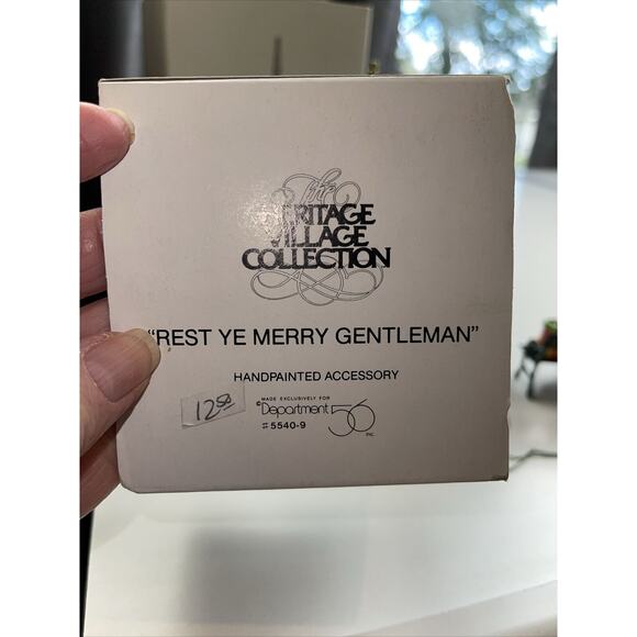 Dept 56 Heritage Town Square Gazebo #5513-1 & Rest Ye Merry Gentleman - Picture 8 of 9